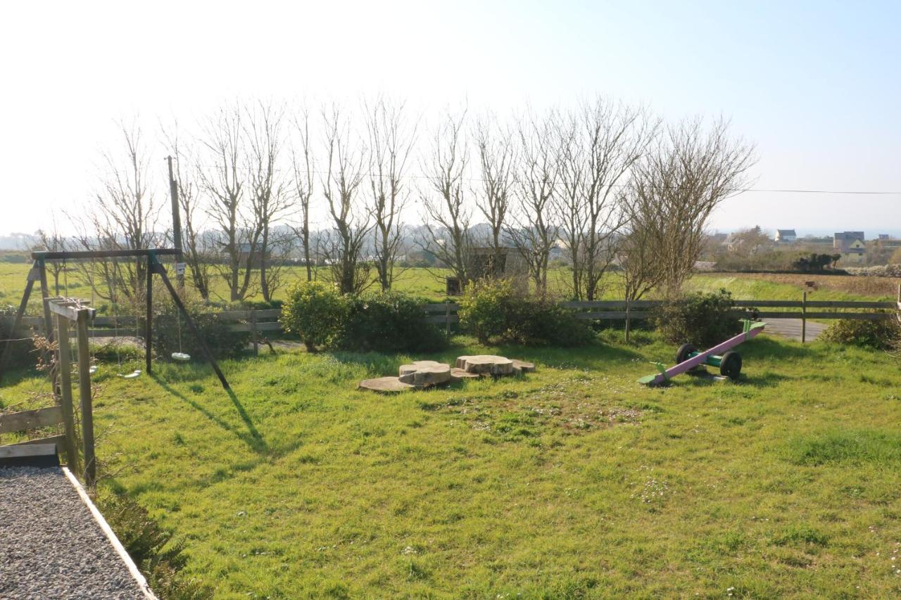 Les Gites Aux Volets Roses Landunvez Bagian luar foto